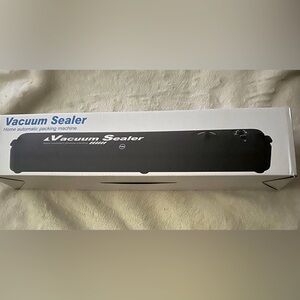Vacuum Sealer Machine NIB comes with bags
